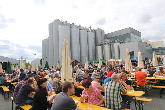 Rund 35.000 Besucher genossen ein friedliches Wochenende rund um das Zwei-Städte-Sudhaus der Tucher Traditionsbrauerei. | Foto: © John R. Braun