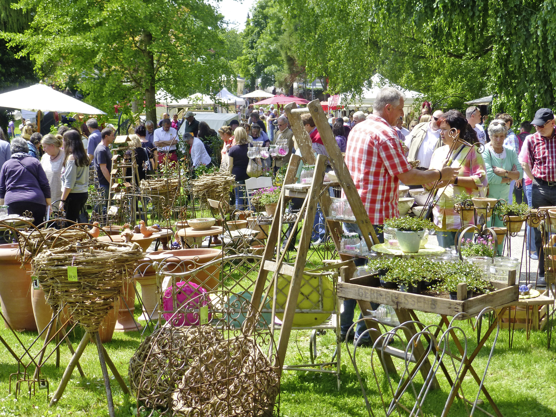 Persönliche Beratung und Produktqualität sind die Markenzeichen der beliebten Veranstaltungsreihe „Gartenlust“, die in diesem Jahr vom 28. bis 30. Juli auf Schloss Appelhof stattfindet.