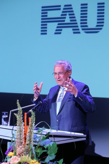 Innenminister Joachim Herrmann lobte den Universitätsbund für seinen Einsatz. Foto: © Kurt Fuchs