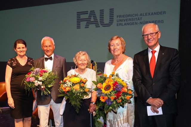 Für langjährige Mitgliedschaft geehrt: Prof. Helga Schüssler, Dr. Rolf Jacobs (vertreten durch seine Gattin) und Reinhard Daeschler (Mauss Bau). Foto: © Kurt Fuchs