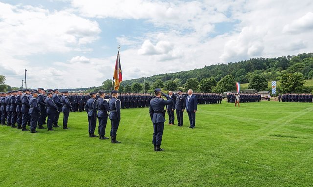 Das feierliche Gelöbnis in Heideck mit Innenminister Joachim Herrmann (rechts im Bild) war großer Tag für die Bundeswehr.