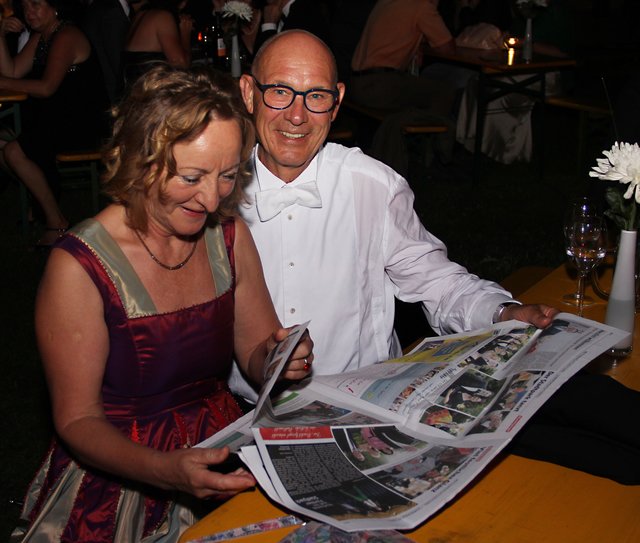 Die Mitternachtszeitung des MarktSpiegels war heiß begehrt und wurde gerne gelesen. | Foto: © bayernpress/Udo Dreier