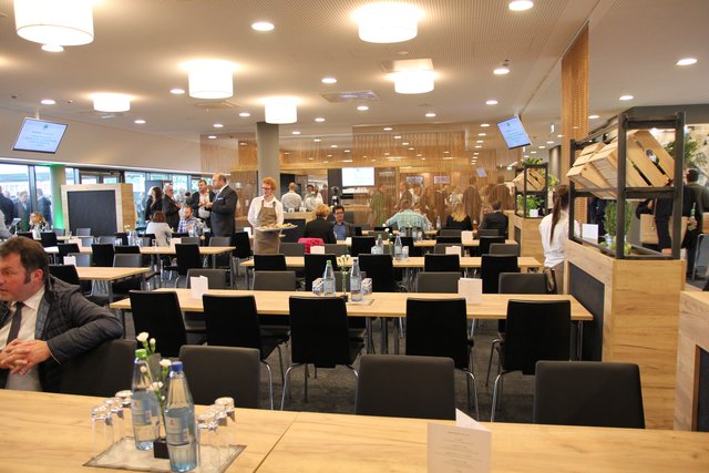 Hier lässt es sich gut speisen, diskutieren und Siege feiern. Foto: Ebersberger