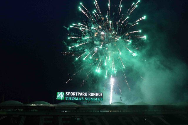 Mit einem fulminanten Feuerwerk ging der Abend zu Ende. | Foto: Udo Dreier/bayernpress