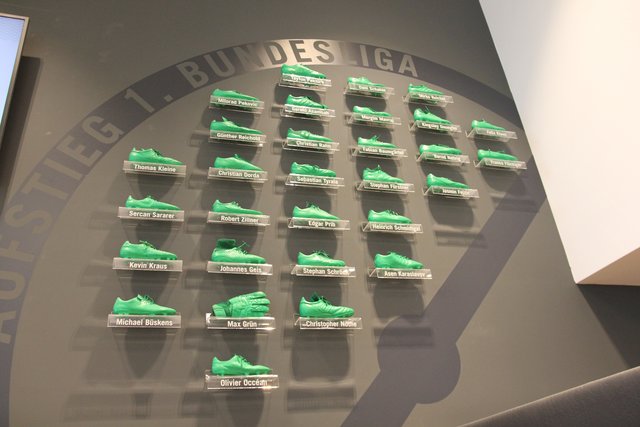Die Schuhe der Aufstiegshelden von 2012. Foto: Ebersberger