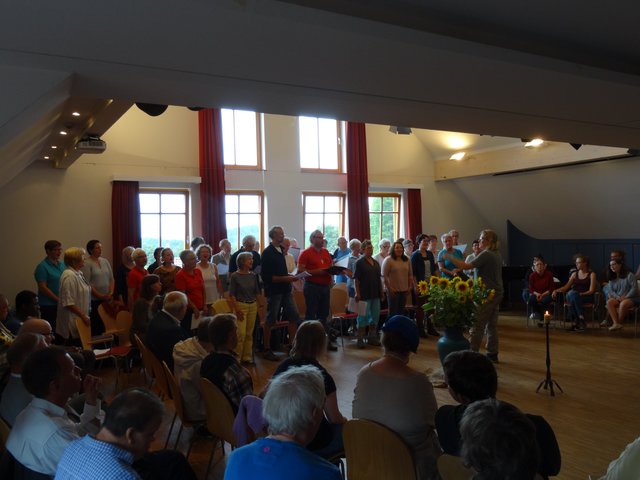 Der Chor durfte auf dem Münzinghof die Sonntags Andacht musikalisch unterstützen. (Foto: privat)