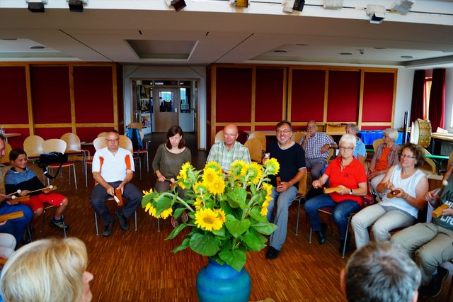 mit den unterschiedlichsten, teils auf dem Münzinghof gefertigten, Instrumenten. (Foto: privat)