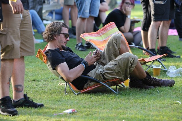 Hey aufstehen, vorne spielt die Musik. | Foto: sir