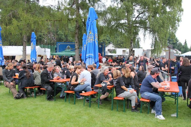 im kleinen Biergarten konnte man über Musik fachsimpeln oder einfach nur auftanken. | Foto: sir