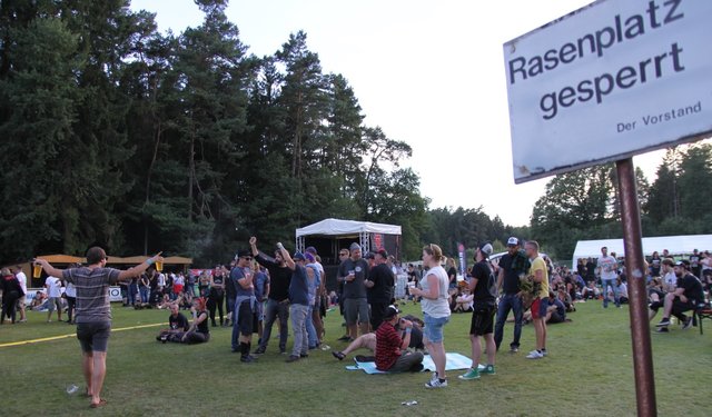 Nein, für Rock im Wald gilt das Schild nicht - hier ist Party angesagt. | Foto: sir