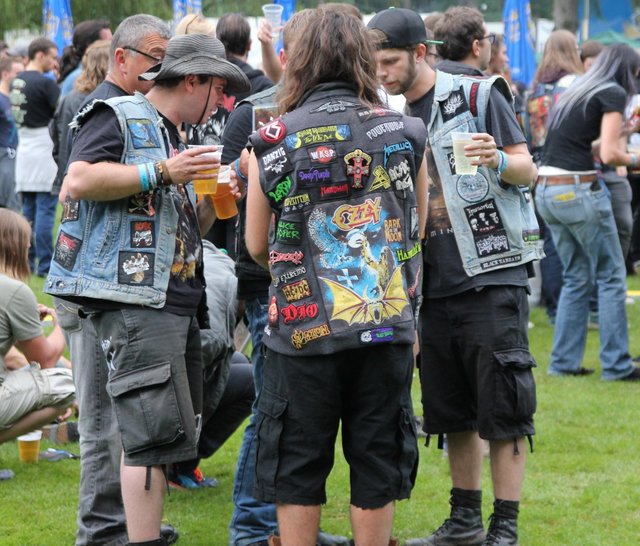 Klar, die Metal-Kutte gehört dazu. | Foto: sir