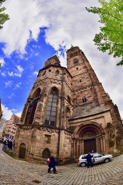 Die Türme von St. Sebald sind rund 75 Meter hoch. Foto: © P. Maskow