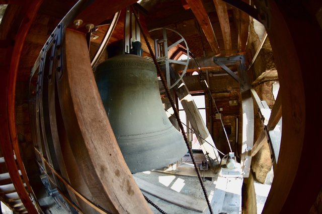 Die mächtige Glocke hängt allein im Südturm, sie ist die größte der vier Glocken von St. Sebald. Foto: © P. Maskow
