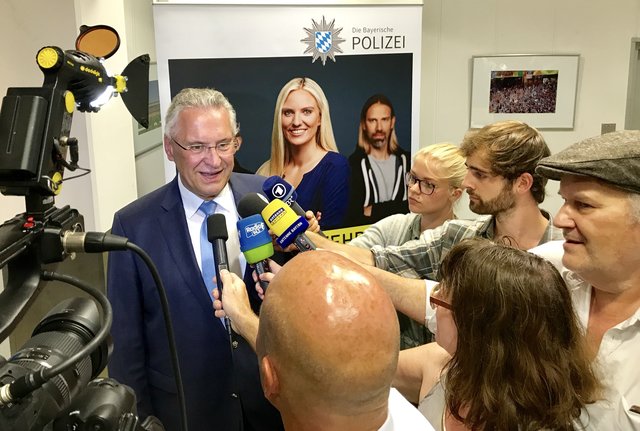 Riesenandrang bei der Pressekonferenz von Innenminister Joachim Herrmann (CSU).
