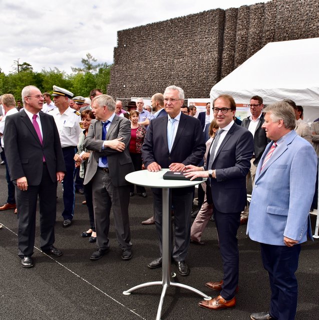 Festliche Eröffnung des neuen A6-Ausbaustücks zwischen den Kreuzen Nürnberg-Süd und Nürnberg-Ost. Foto: © Peter Maskow