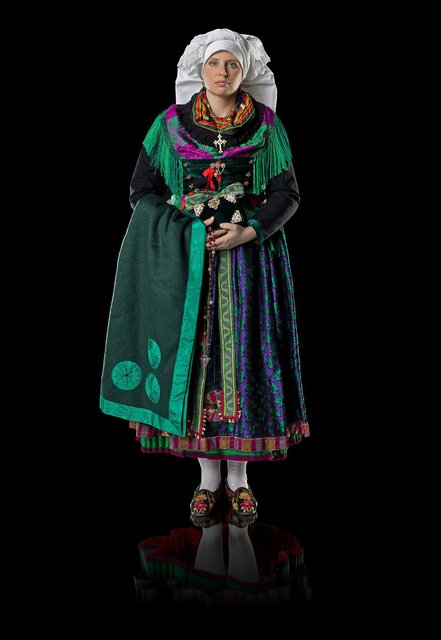 (Foto: Walther Appelt, Erlangen): Franken-Tracht in leuchtenden Farben