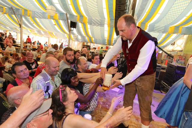 Eröffnung Herbstvolksfest Nürnberg. | Foto: Udo Dreier
