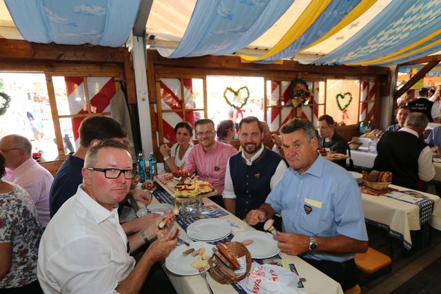 Handwerkskammerpräsident Thomas Pirner (l.) mit den Stadträten Kilian Sendner, Jochen Kohler und Marcus König (v.r.). | Foto: John R. Braun