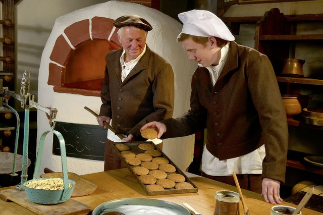 Die Gäste und Besucher erhalten auch Einblicke in die traditionelle Backkunst. | Foto: © privat