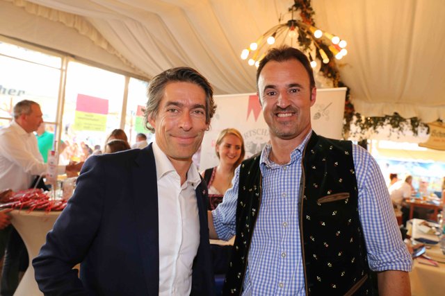 Wirtschafts- und Medienstammtisch bei Gigerlas-Lössel auf dem Nürnberger Herbstvolksfest. | Foto: Udo Dreier