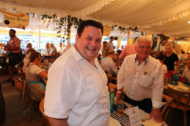 Wirtschafts- und Medienstammtisch bei Gigerlas-Lössel auf dem Nürnberger Herbstvolksfest. | Foto: Udo Dreier