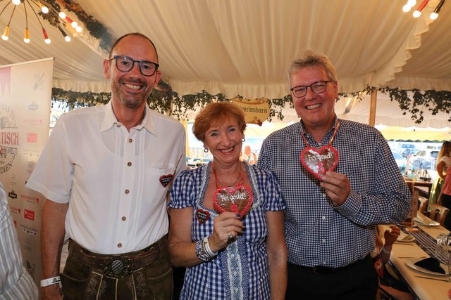 Wirtschafts- und Medienstammtisch bei Gigerlas-Lössel auf dem Nürnberger Herbstvolksfest. | Foto: Udo Dreier