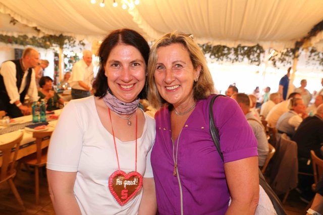 Wirtschafts- und Medienstammtisch bei Gigerlas-Lössel auf dem Nürnberger Herbstvolksfest. | Foto: Udo Dreier