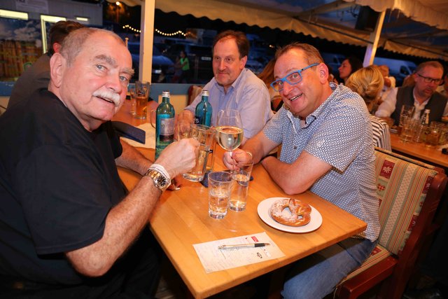 Wirtschafts- und Medienstammtisch bei Gigerlas-Lössel auf dem Nürnberger Herbstvolksfest. | Foto: Udo Dreier