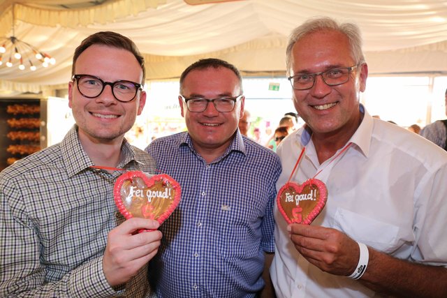Wirtschafts- und Medienstammtisch bei Gigerlas-Lössel auf dem Nürnberger Herbstvolksfest. | Foto: Udo Dreier