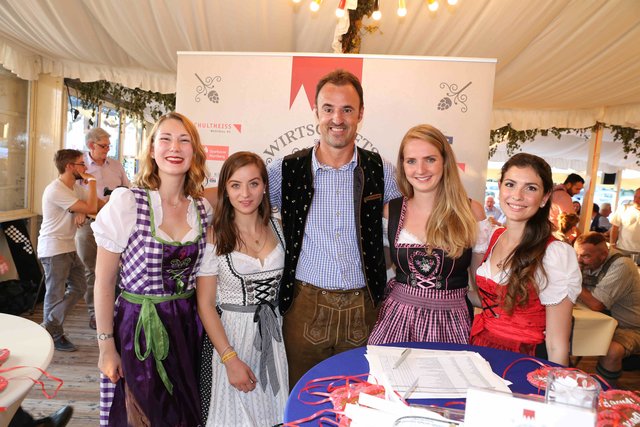 Wirtschafts- und Medienstammtisch bei Gigerlas-Lössel auf dem Nürnberger Herbstvolksfest. | Foto: Udo Dreier