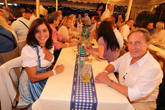 Wirtschafts- und Medienstammtisch bei Gigerlas-Lössel auf dem Nürnberger Herbstvolksfest. | Foto: Udo Dreier