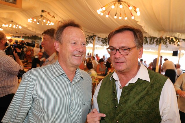 Wirtschafts- und Medienstammtisch bei Gigerlas-Lössel auf dem Nürnberger Herbstvolksfest. | Foto: Udo Dreier