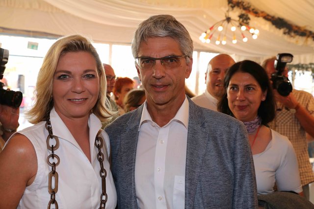 Wirtschafts- und Medienstammtisch bei Gigerlas-Lössel auf dem Nürnberger Herbstvolksfest. | Foto: Udo Dreier