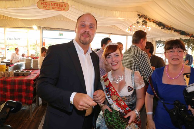 Wirtschafts- und Medienstammtisch bei Gigerlas-Lössel auf dem Nürnberger Herbstvolksfest. | Foto: Udo Dreier