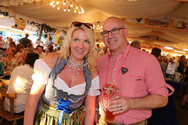Wirtschafts- und Medienstammtisch bei Gigerlas-Lössel auf dem Nürnberger Herbstvolksfest. | Foto: Udo Dreier