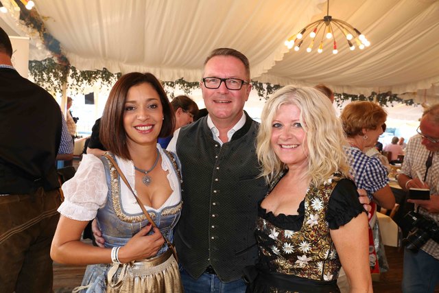 Wirtschafts- und Medienstammtisch bei Gigerlas-Lössel auf dem Nürnberger Herbstvolksfest. | Foto: Udo Dreier