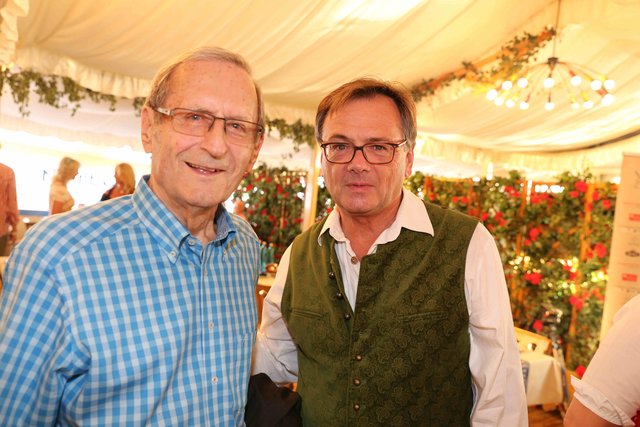 Wirtschafts- und Medienstammtisch bei Gigerlas-Lössel auf dem Nürnberger Herbstvolksfest. | Foto: Udo Dreier