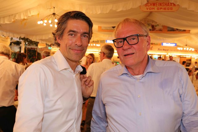 Wirtschafts- und Medienstammtisch bei Gigerlas-Lössel auf dem Nürnberger Herbstvolksfest. | Foto: Udo Dreier