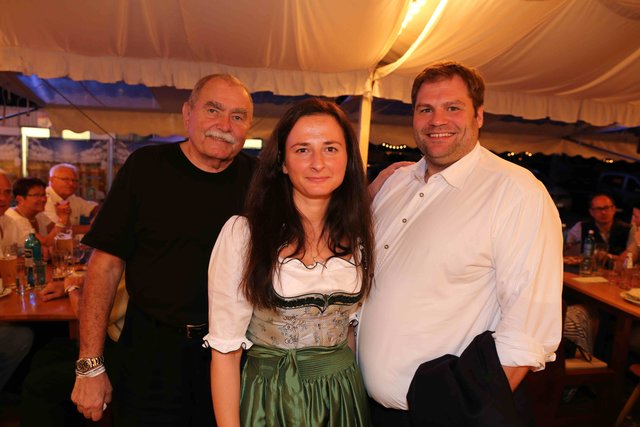 Wirtschafts- und Medienstammtisch bei Gigerlas-Lössel auf dem Nürnberger Herbstvolksfest. | Foto: Udo Dreier