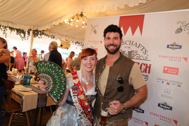 Wirtschafts- und Medienstammtisch bei Gigerlas-Lössel auf dem Nürnberger Herbstvolksfest. | Foto: Udo Dreier
