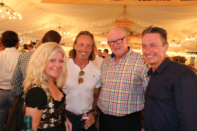 Wirtschafts- und Medienstammtisch bei Gigerlas-Lössel auf dem Nürnberger Herbstvolksfest. | Foto: Udo Dreier