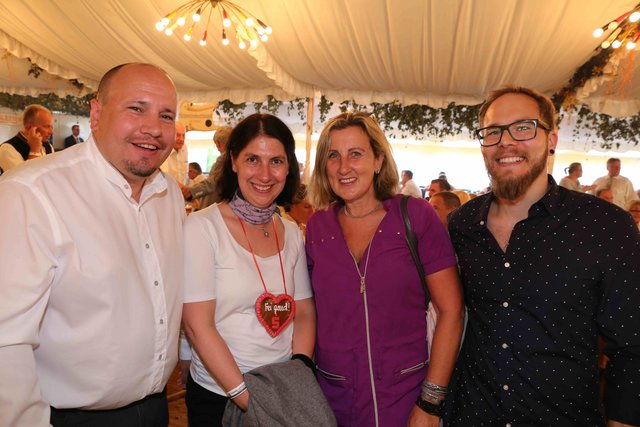 Wirtschafts- und Medienstammtisch bei Gigerlas-Lössel auf dem Nürnberger Herbstvolksfest. | Foto: Udo Dreier