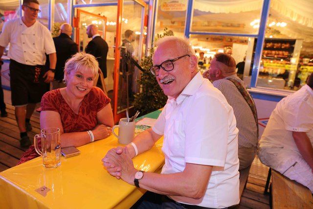 Wirtschafts- und Medienstammtisch bei Gigerlas-Lössel auf dem Nürnberger Herbstvolksfest. | Foto: Udo Dreier