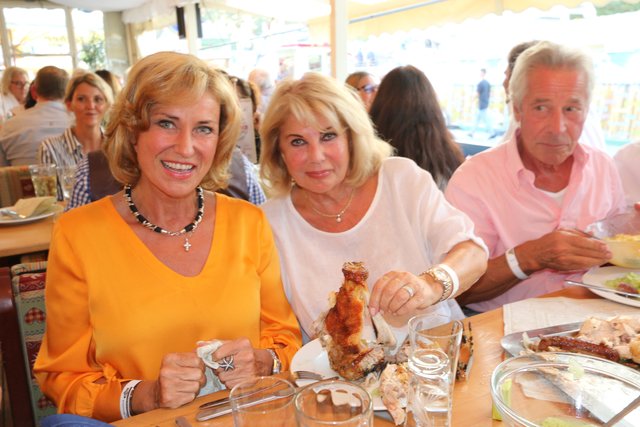 Bundestagsabgeordnete Dagmar Wöhrl mit Kult-Wirtin Sissy Kleinke-Kühnel | Foto: John R. Braun