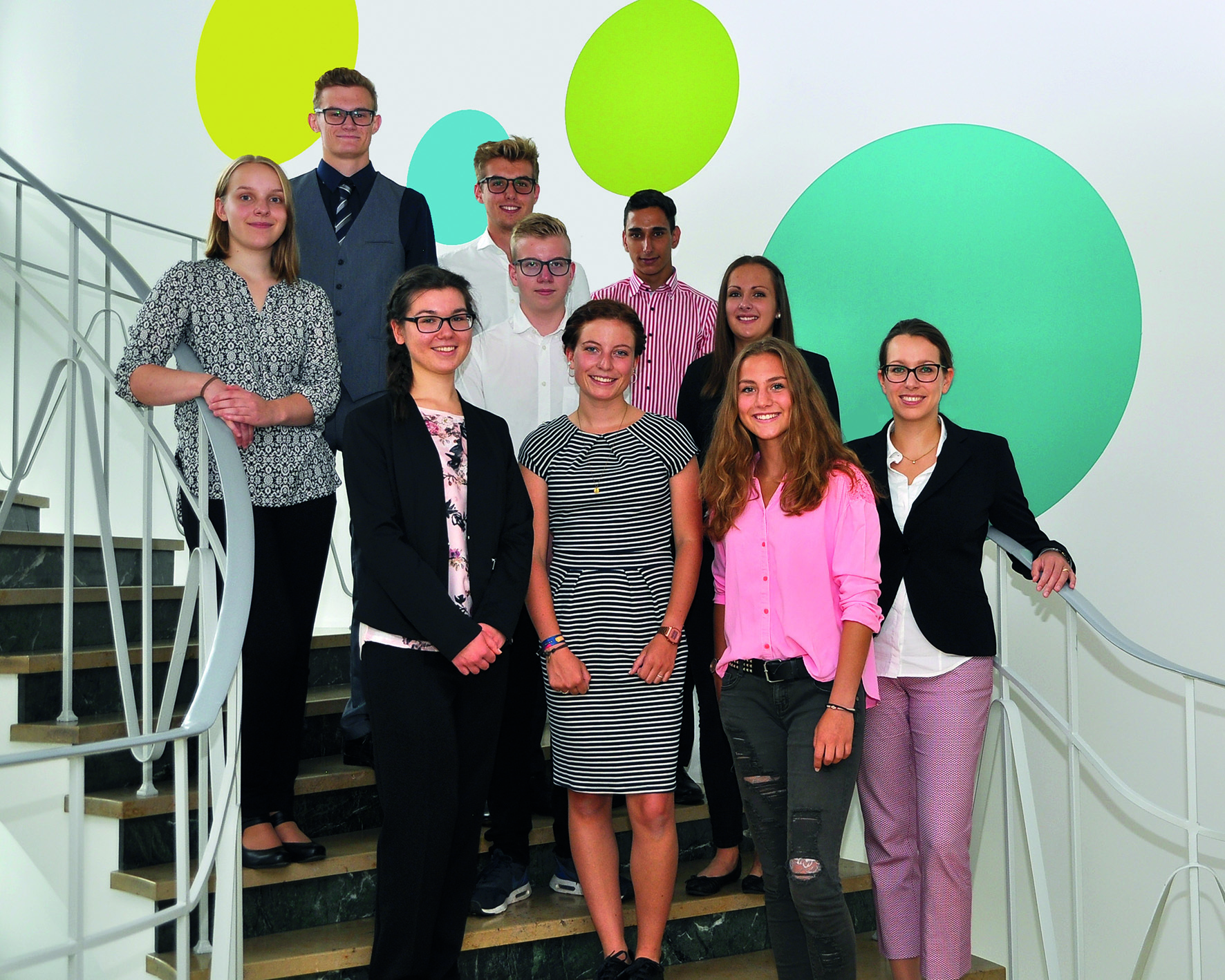 Start der Berufsausbildung bei der uniVersa (v.l.): Fiona März, Julian Gorzolla, Monika Marchel, André Christian Keiner, Tom Rogler, Anna Bernhardt, Richard Kosak, Melissa Wallschek, Marina Tiryandafilis und Ausbildungsleiterin Theresa-Maria Hüttner.