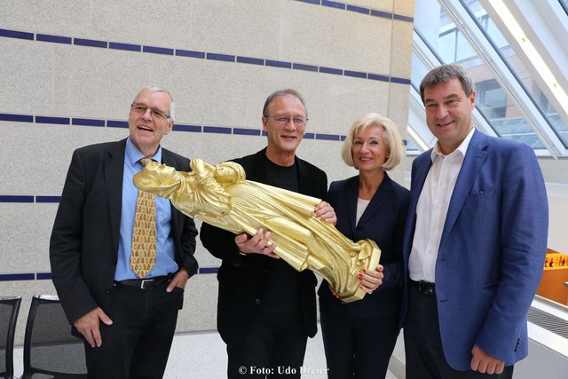 Die Nachbildung ist rund 90 Zentimeter lang und besteht aus recyclebarem Kunststoff. | Foto: © Udo Dreier
