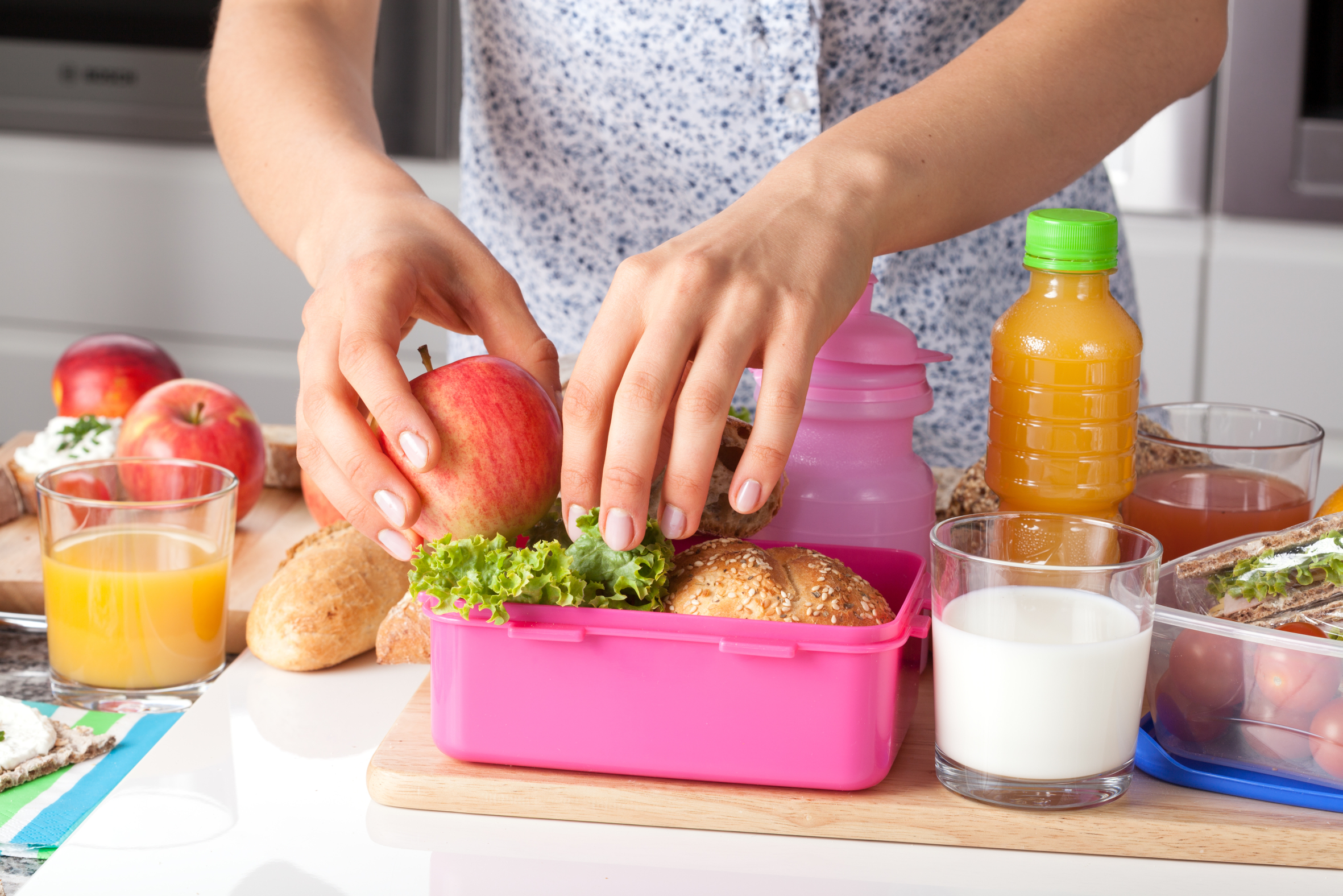 Kraft tanken für den Schultag – eine Brotbox gefüllt mit leckeren und gesunden Pausensnacks hilft dabei.
Foto: © panthermedia.net / photographee.eu