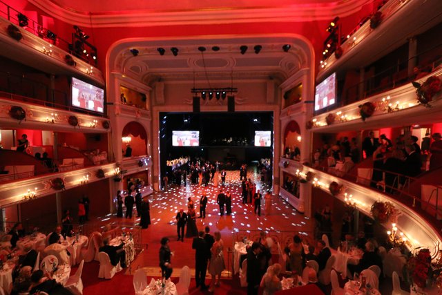 Festliches Ambiente beim Opernball in Nürnberg. | Foto: Braun / Dreier / Friedrich / Maskow / Müller