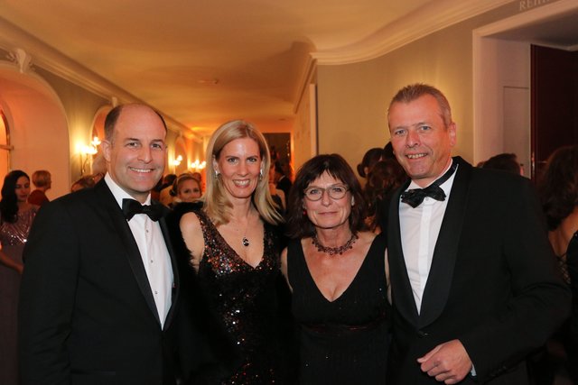 Nürnbergs Oberbürgermeister Dr. Ulrich Maly (r.) mit Ehefrau Petra (2.v.r.) und Constanze Oschmann, Müller Medien, mit Lebensgefährte Franke Widmann. | Foto: Braun / Dreier / Friedrich / Maskow / Müller