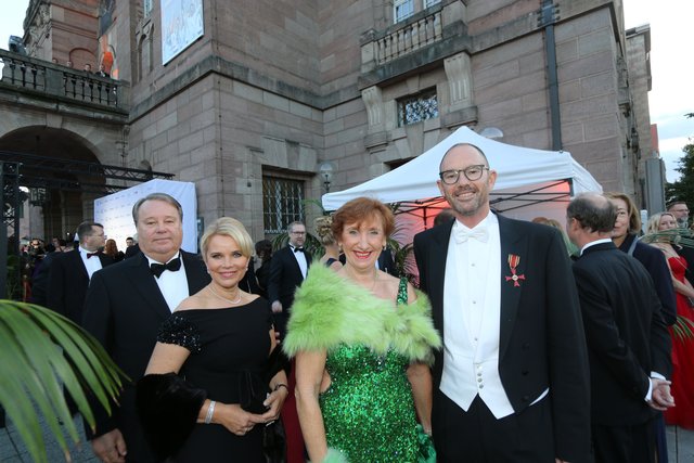 Prof. Dr. Klaus Wübbenhorst (r.), EMPN, mit Ehefrau Brigitte (2.v.r.) und Unternehmer Klaus-Jürgen Sontowski und Ehefrau Gabriele. | Foto: Braun / Dreier / Friedrich / Maskow / Müller